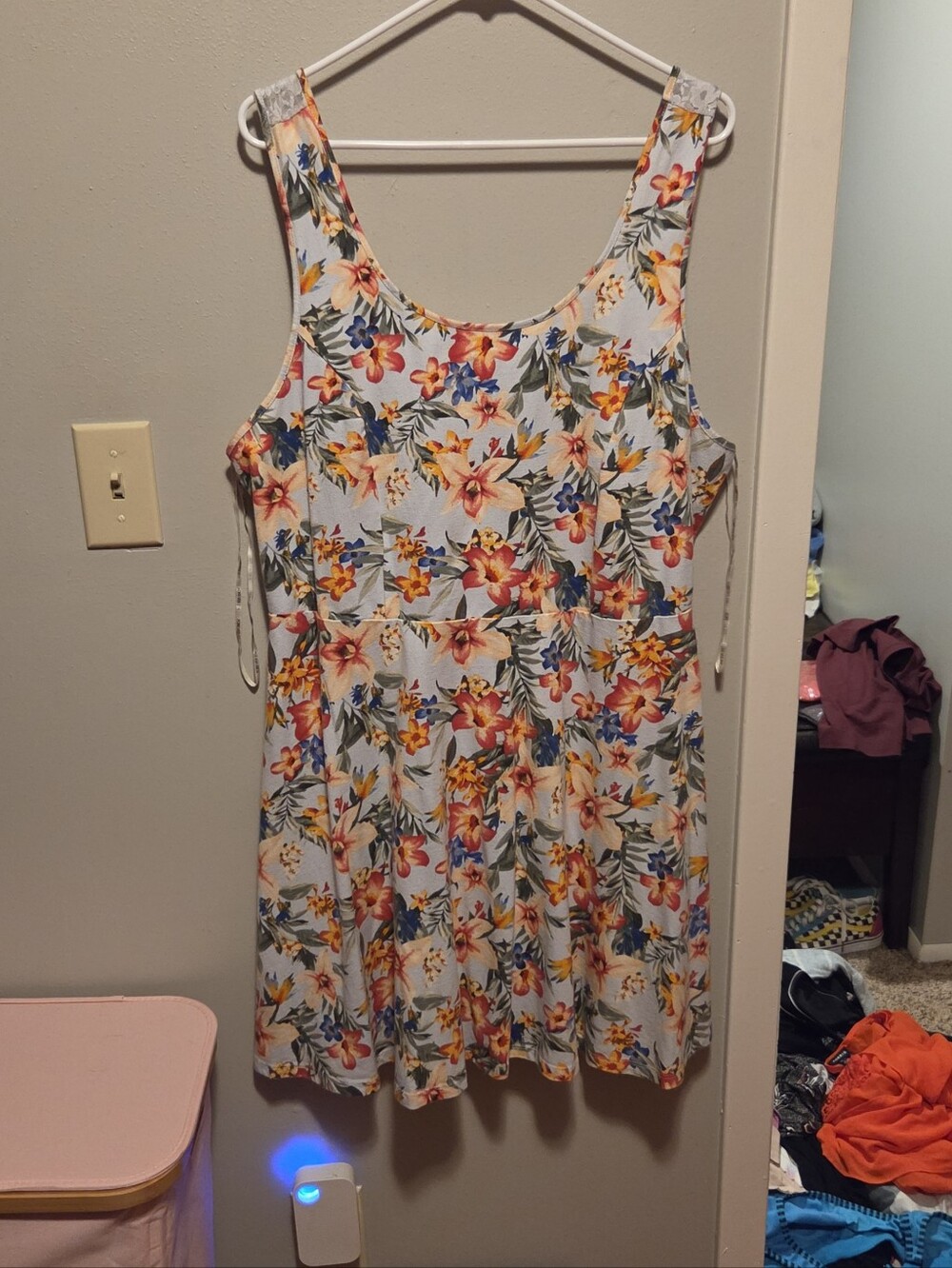 Forever 21 Floral Scoop Neck Women’s Tank Dress - White with Multicolor Floral
